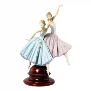 Act Ii With Base 1015035 – Lladro Porcelain Figurine
