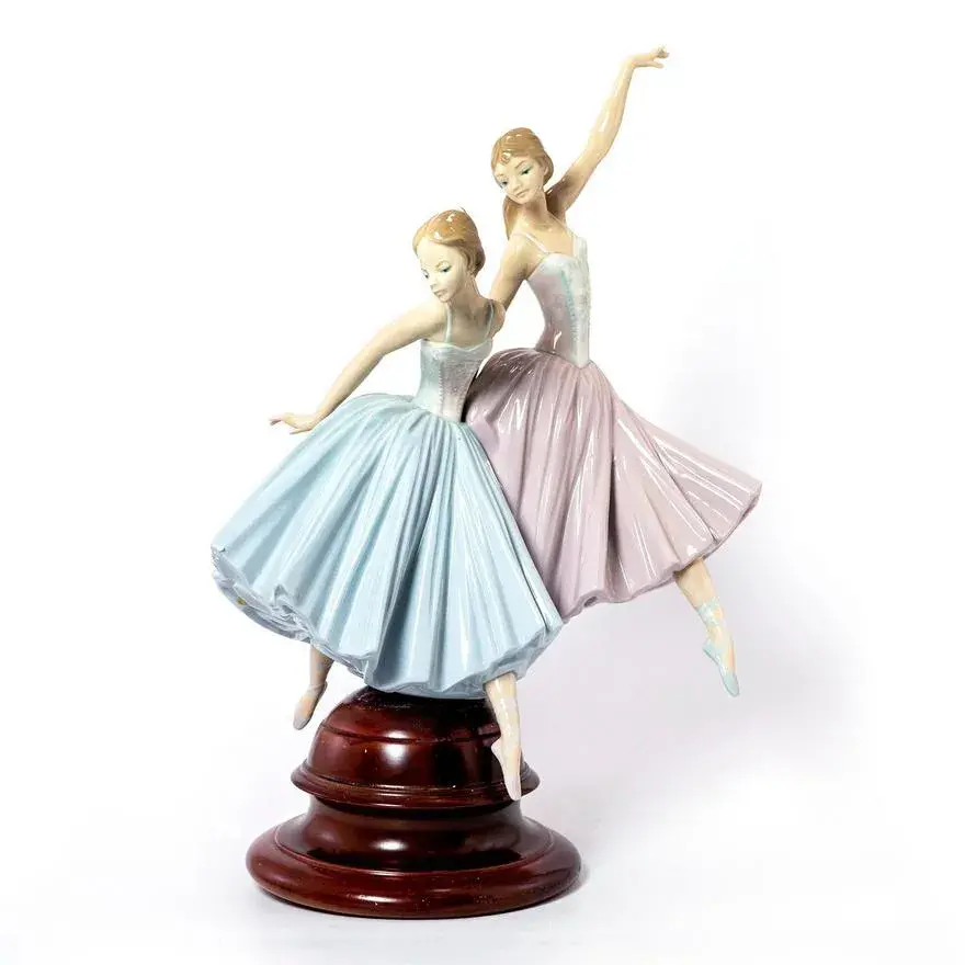 Act Ii With Base 1015035 - Lladro Porcelain Figurine
