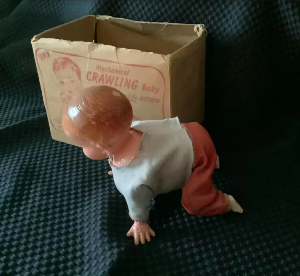 IRWIN Wind Up Crawling Baby with key + box in working condition