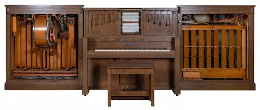 American Fotoplayer Style 35. Silent movie player piano/sound effect machine, c. 1920. Image courtesy of Potter & Potter Auctions. 