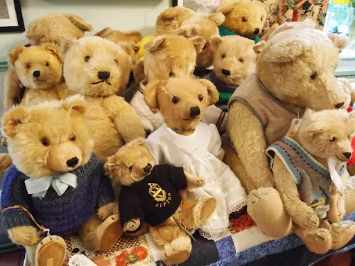 How do consignor goals affect auction cataloging? Above is Jill Barker’s collection of teddy bears. Image courtesy of Hansons Auctioneers/PA Wire.