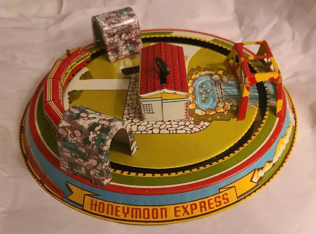 Marx Tin Windup original Honeymoon Train Express Works! 9.5 inches