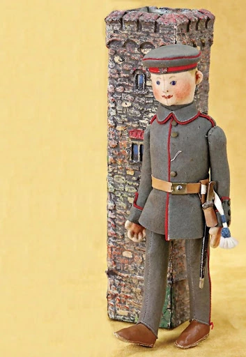 Lot #5061, a Steiff military doll from c. 1915, featured in from Ladenburger Spielzeugauktion’s premier Steiff sale. Image courtesy of Ladenburger Spielzeugauktion GmbH.