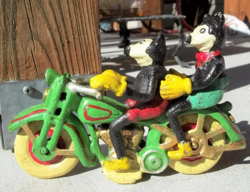 Cast Iron Toy DISNEY Mickey & Minnie Mouse Motorcycle Vehicle