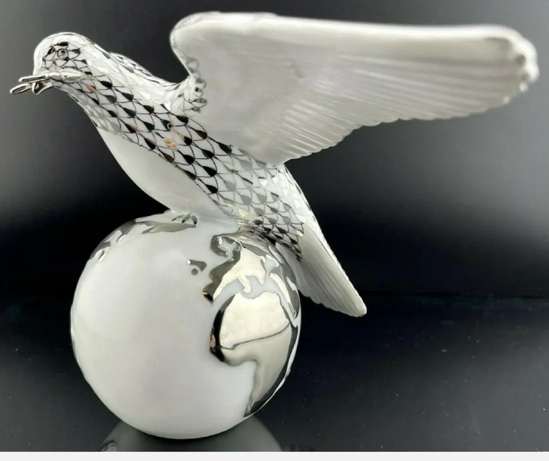 Amazing Large HEREND PLATINUM Dove of Peace Fishnet Figurine W/ Box
