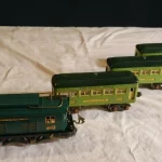 LIONEL TRAIN SET 253 PREWAR & 607 Pullmans (2) and 608