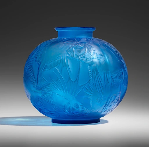 Lalique Poissons vase. Image courtesy of Rago Arts and Auction.