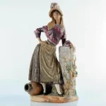 Country Lady 1011330 - Lladro Porcelain Figurine