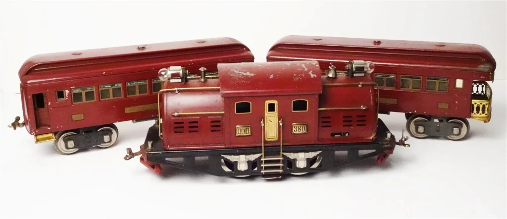 1920s Lionel standard-gauge passenger set. Engine paint appears original. VG condition overall. Estimate $400-$800