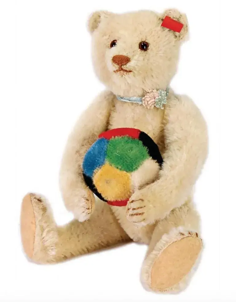 White Teddy bear circa mid-20th century. Offered in 2020 by Ladenburger Spielzeugauktion. Photo from LiveAuctioneers.