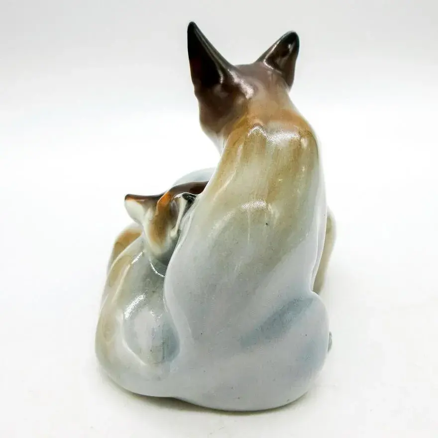 Foxes Curled Hn117 - Royal Doulton Animal Figurine