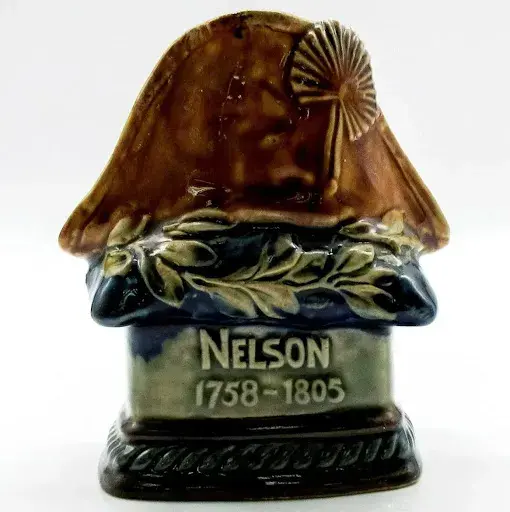 A Royal Doulton match stand. Image courtesy of Lion and Unicorn.