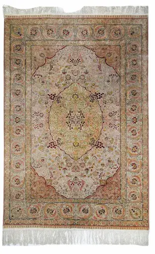 A vintage Turkish Hereke silk rug. Image courtesy of 1stbid.