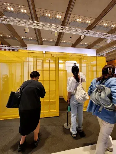 At Frieze Seoul, visitors are looking at the work of artist Doho Suh. Image courtesy of Heo Ji-young.