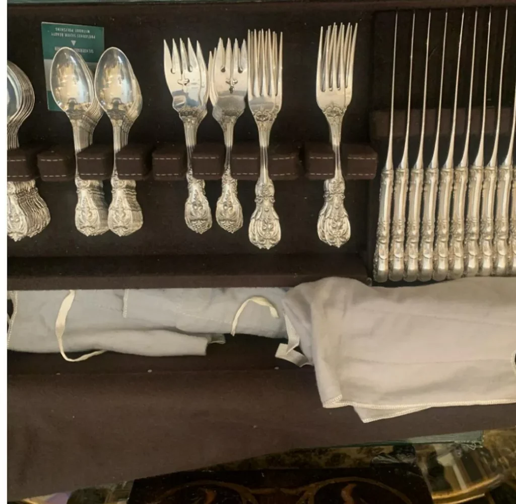 REED & BARTON, FRANCIS THE 1ST STERLING 72 PC SILVER FLATWARE FIRST SET. With BOX