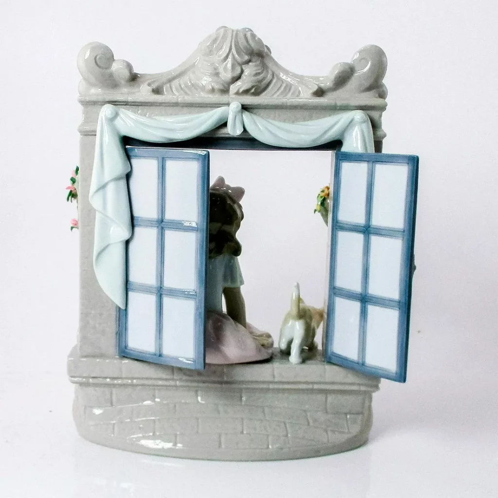 Childhood Dreams 1006817 - Lladro Porcelain Figurine