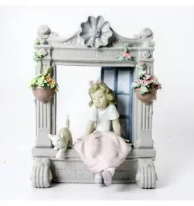 Childhood Dreams 1006817 - Lladro Porcelain Figurine