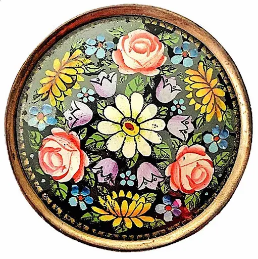 Lot #358, a colorful glass floral button. Image courtesy of Lion and Unicorn.