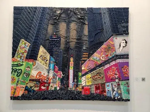 프리즈 서울에 출품된 최소영 작품. At Times Square In New York, 2022, Mixed media, denim, 130.5X162cm ⓒ허지영
