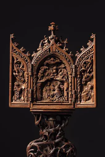 Adam Dircksz and studio, Southern Netherlands, c. 1500-1530, miniature boxwood triptych depicting the Adoration of the Magi surmounted by the Annunciation to the Shepherds between the Annunciation and Joseph’s Dream, h. 17 cm/6.69 in, w. 9.9 cm/3.89 in (open).
Estimate: €80,000/120,000. 
