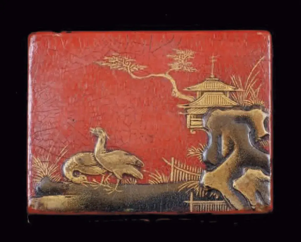 Louis XVI period. Rectangular patch box with gold decoration of a Chinese landscape on coral-lacquered powdered horn, 6.3 x 5 x 3 cm/2.4 x 2 x 1.2 in. Hôtel Drouot,
October 14, 2022. Giquello auction house. Sold for €2,080