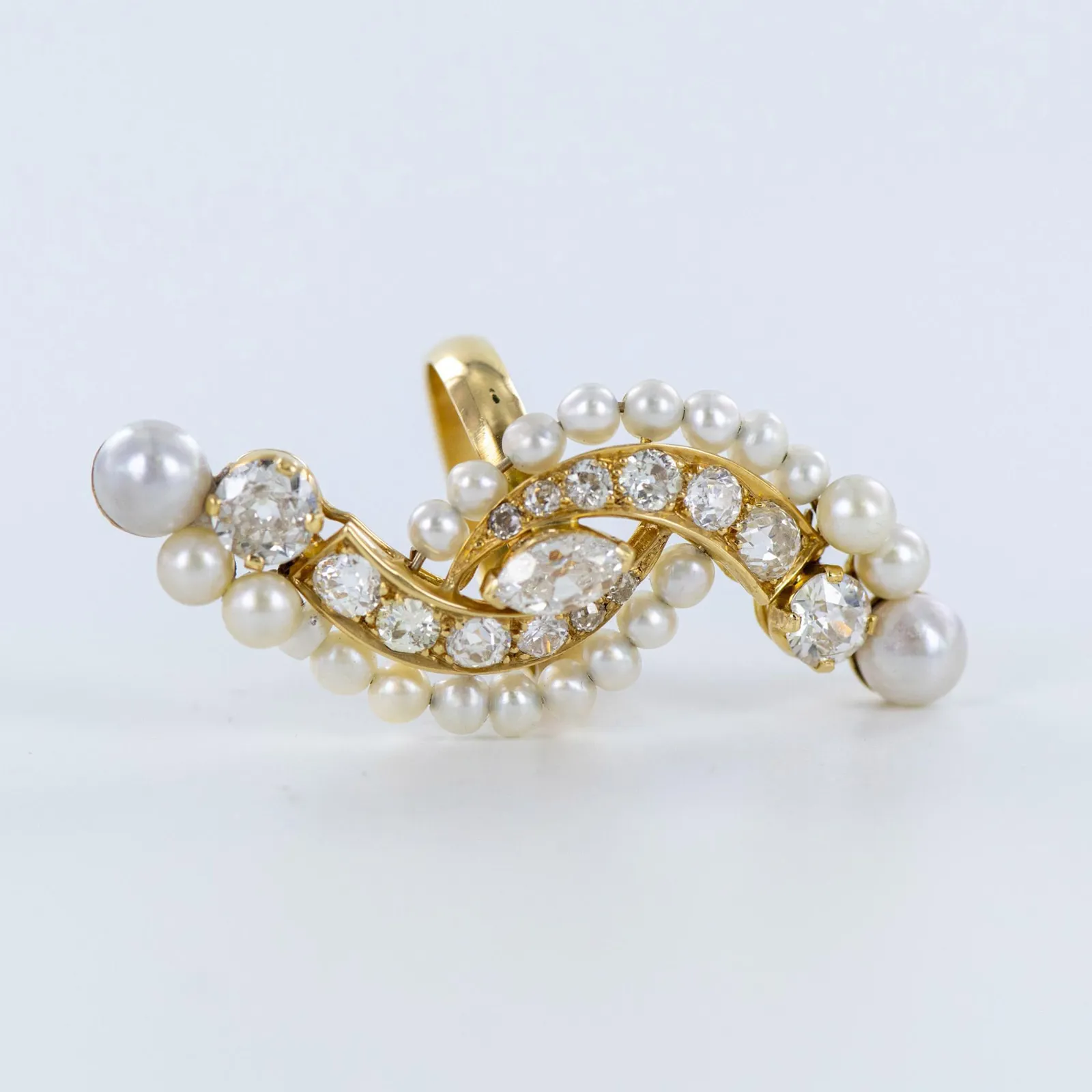 Gorgeous 18K Yellow Gold, Pearl, and Diamond Ring