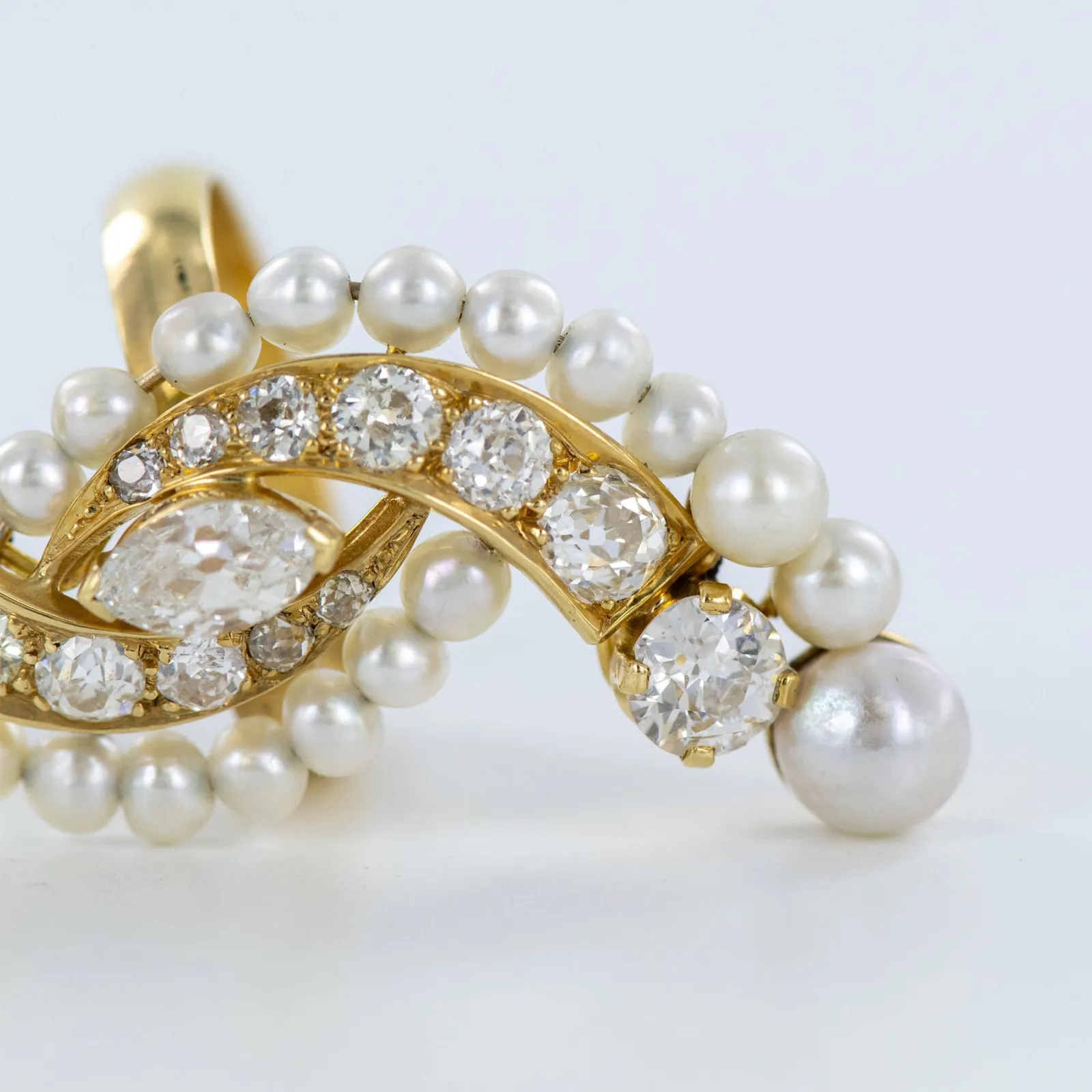 Gorgeous 18K Yellow Gold, Pearl, and Diamond Ring