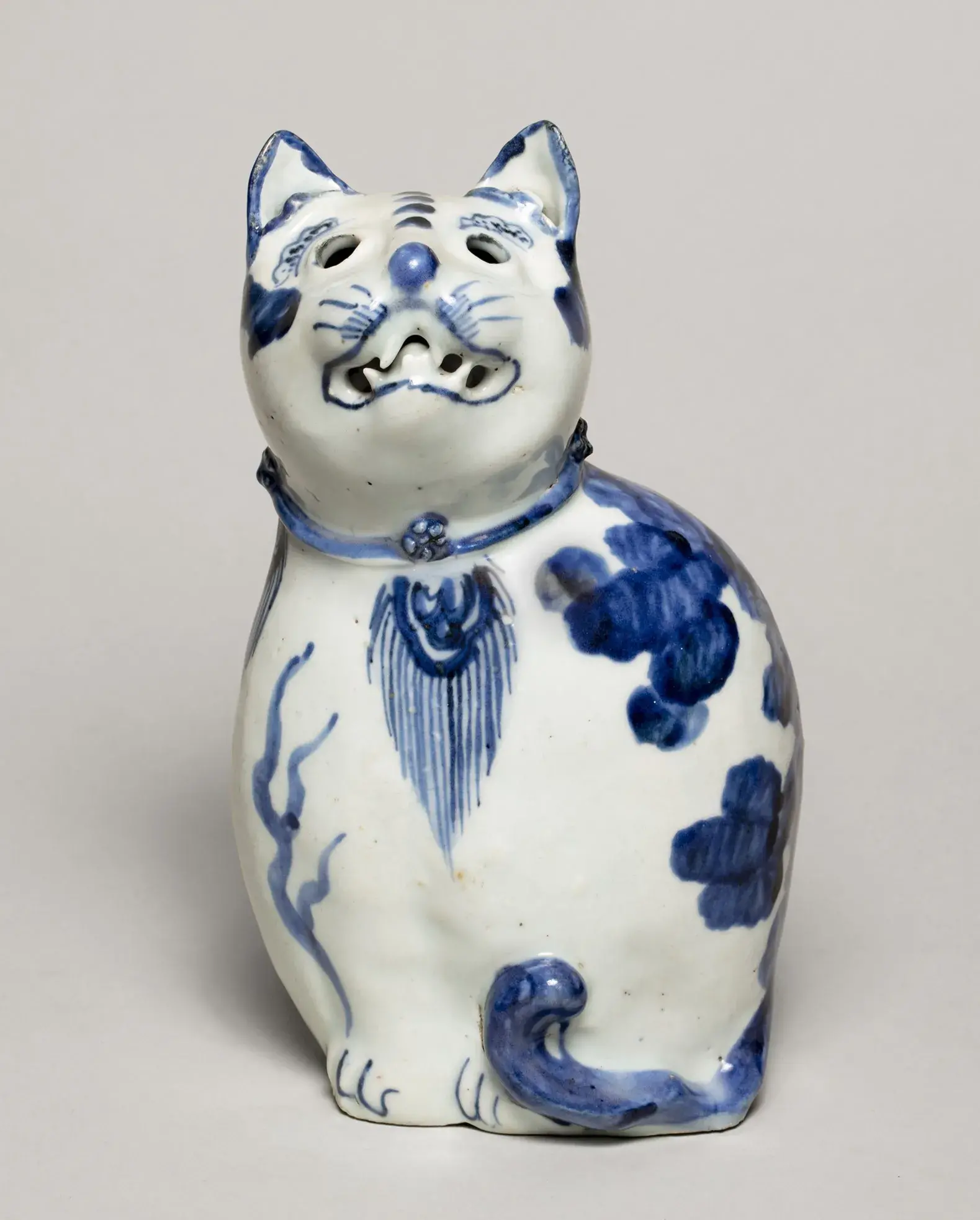 SEATED CAT Wanli period (1573-1620) 8 3/4 inches high Photo credit: David Schlegel