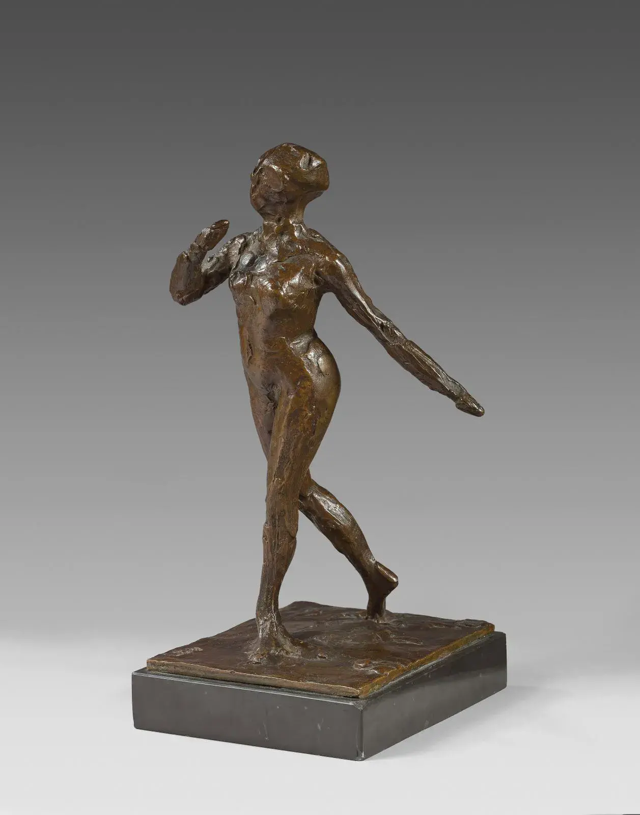 Edgar Degas (1834-1917), Danseuse saluant autrefois appelée Première étude, proof in patinated bronze, signed and numbered 9/K, lost wax A.A. Hébrard, h. 22.5 cm/8.85 in.
Estimate: €40,000/60,000