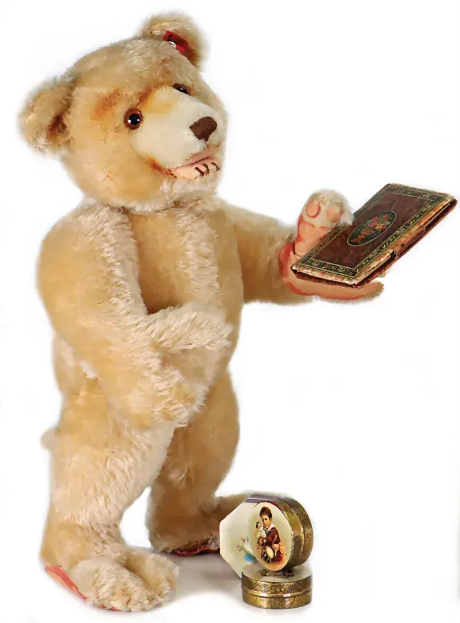 Lot #134, a Snap Dicky bear, has an opening bid of EUR 5,500. Image courtesy of Ladenburger Spielzeugauktion.
