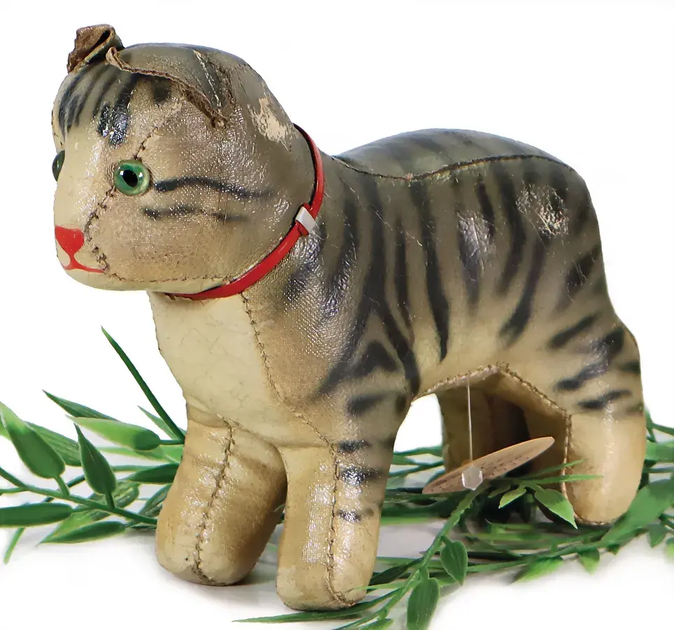 Lot #61, a waterproof cat designed as a bath toy, has an opening bid of EUR 180. Image courtesy of Ladenburger Spielzeugauktion.
