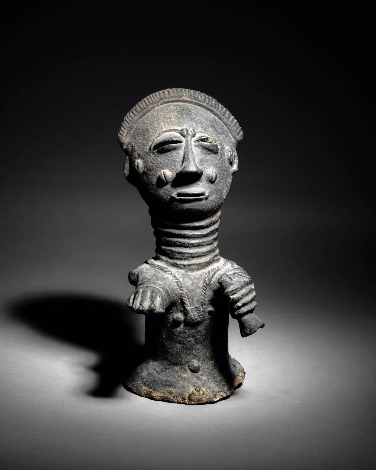 Krindjabo region, Aryi-Sanwi, Ivory Coast,  Mma terracotta funerary bust, h. 29 cm/11.41 in.
Estimate: €20,000/30,000