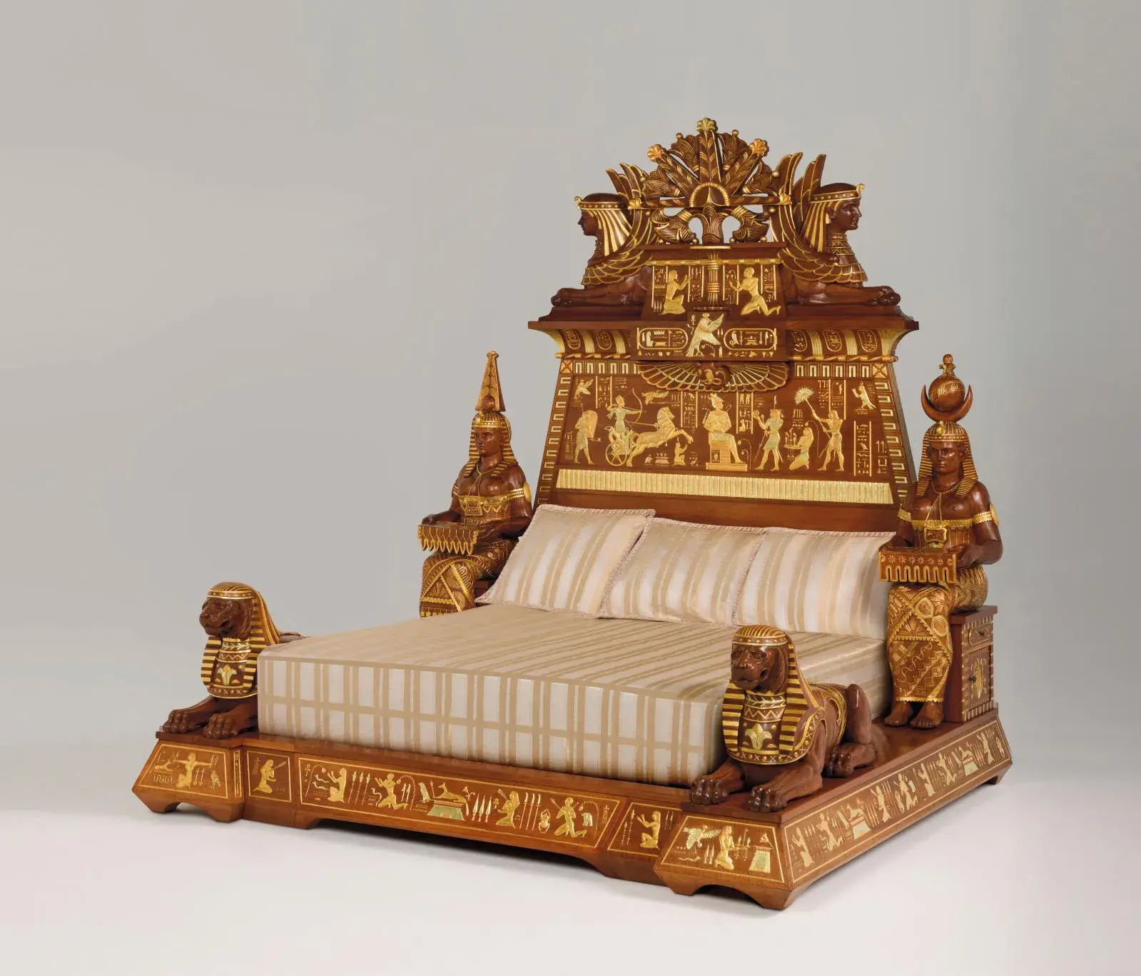 Louis Malard, 19th century, monumental bed in the « Egyptomania » style, walnut with polychromy, 271 x 232 x 260 cm/106.69 x 91.33 x 102.36 in.
© Galerie Marc Maison, Saint-Ouen.