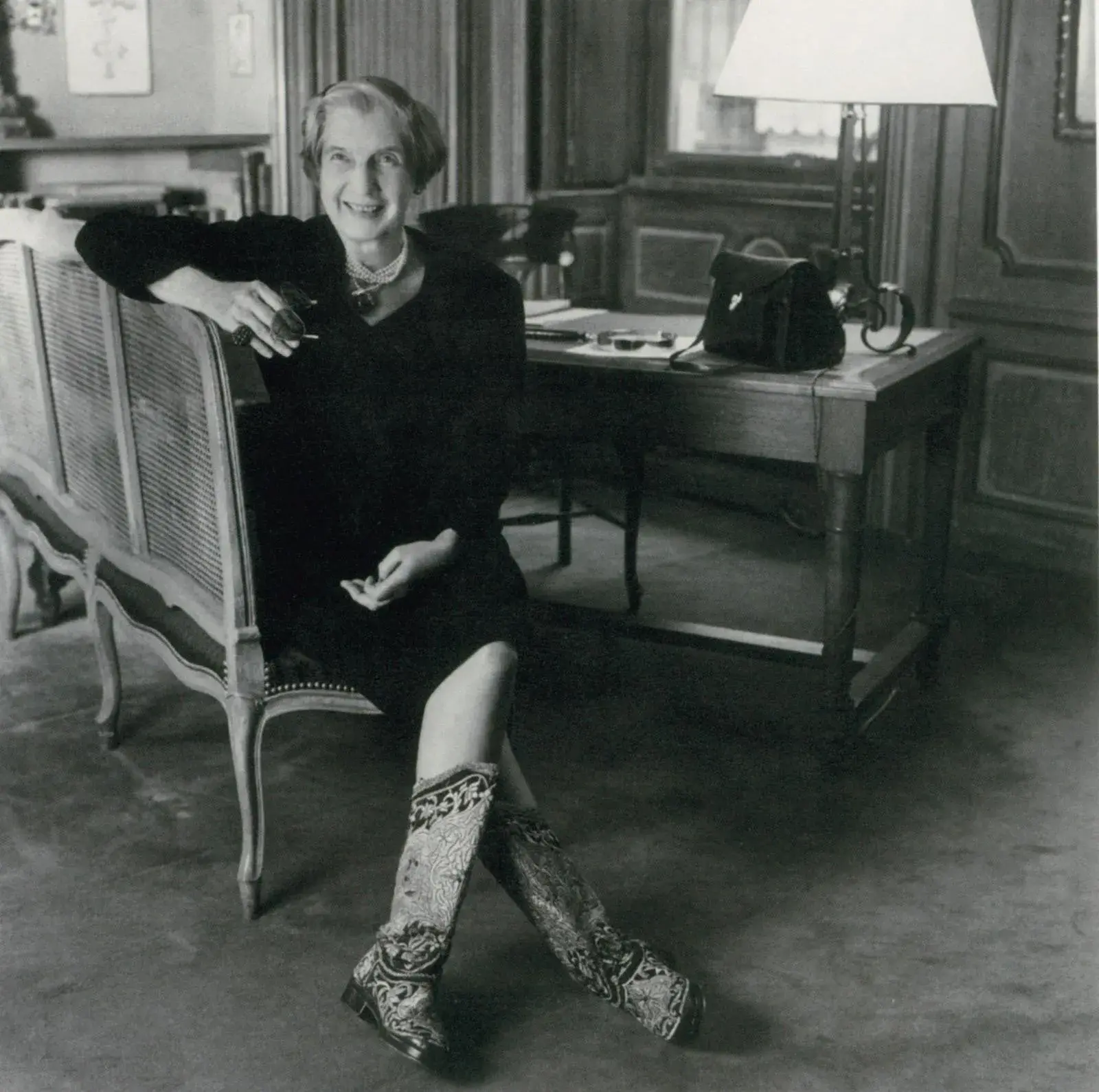 Jeanne Toussaint, Cartier's creative director of jewelry, in her office in Rue de la Paix in 1967.
HENRY CLARKE, MUSEE GALLIERA/ADAGP, PARIS 2025 - © CONDÉ NAST