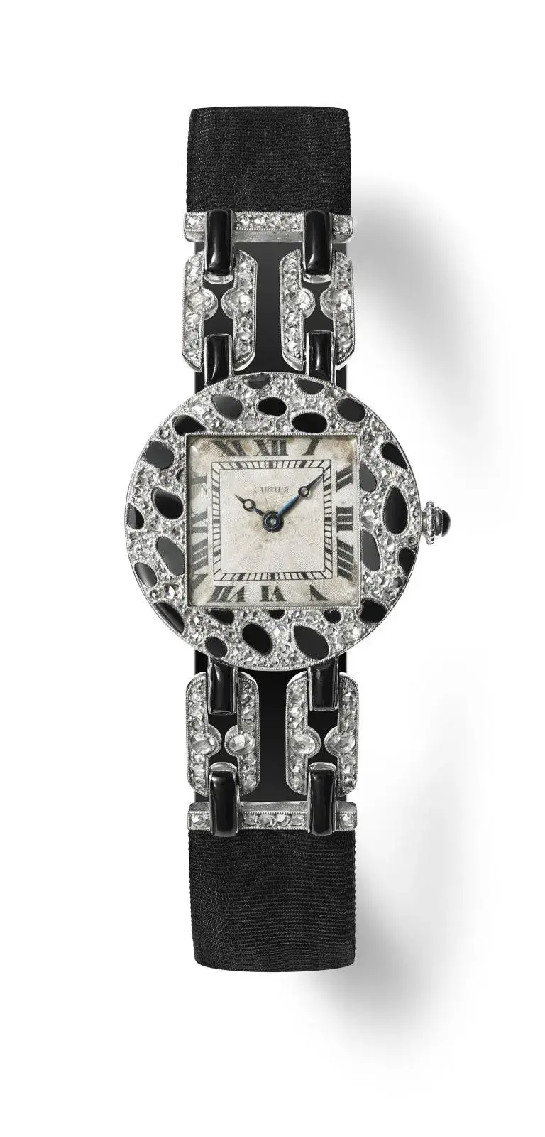 First appearance of the panther motif (1914): wristwatch in platinum, rose gold, onyx, diamonds, iridescent bracelet.
PHOTO: Nils Hermann, Cartier Collection © Cartier