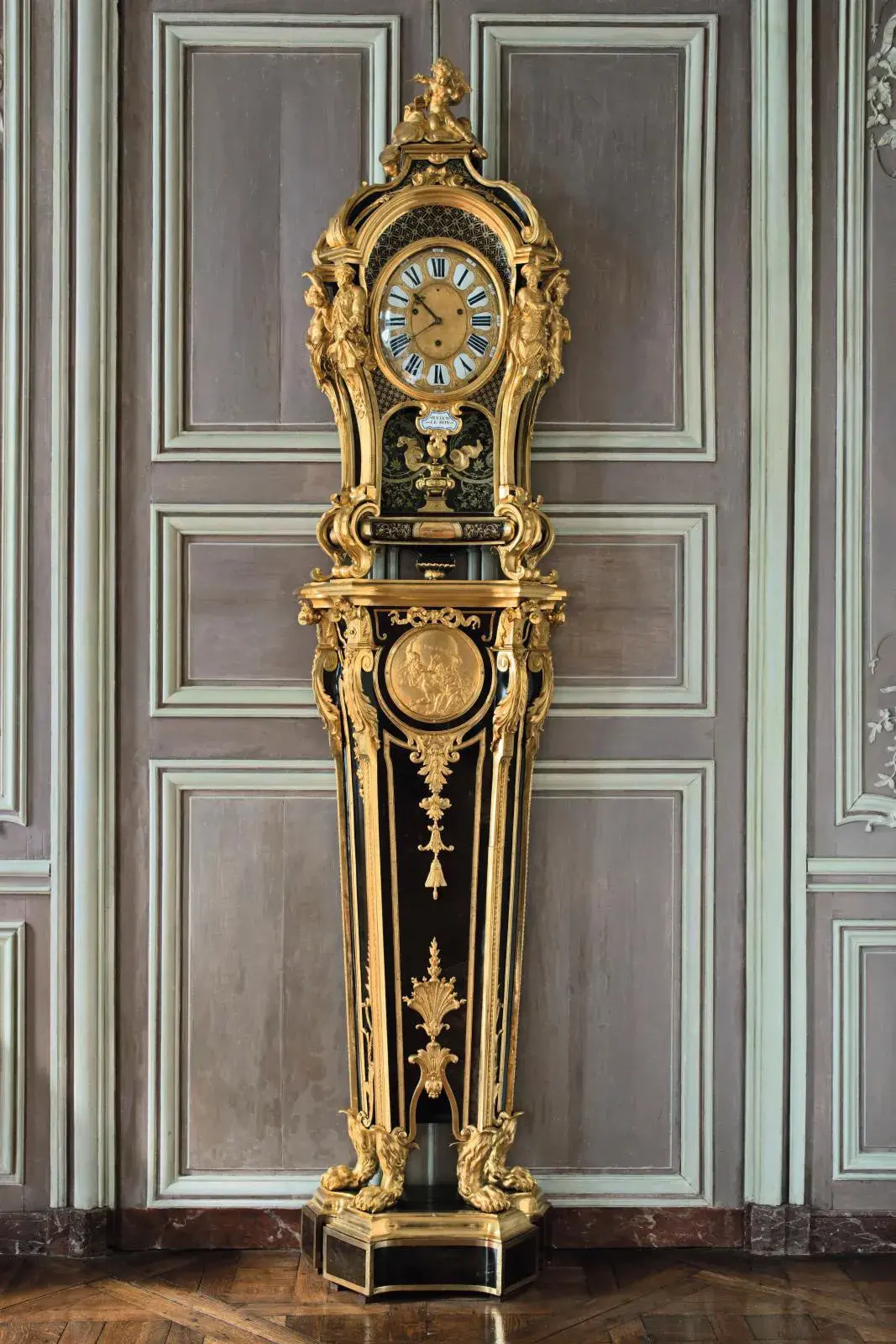 Alexandre-Jean Oppenordt (after), André-Charles Boulle (attrib.) and Julien Le Pautre. Grandfather clock, c. 1710-1730, wood, ebony and tortoiseshell veneer, enamel, gilt bronze, BnF.
© BnF